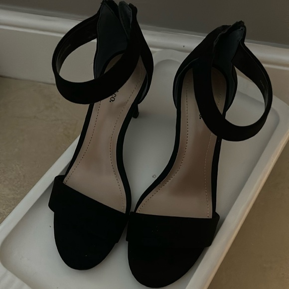 Super Cute black heels!! - Picture 1 of 2